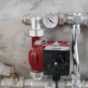 Afbeelding van een moderne temperatuurregelaar in een productieomgeving voor optimale prestaties.